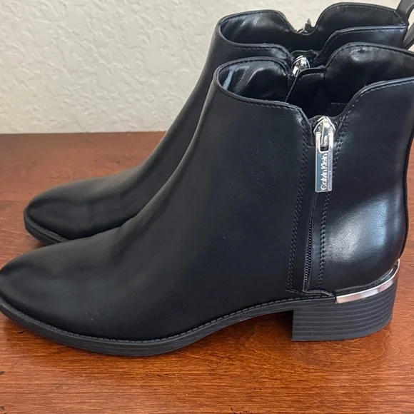 Calvin Klein Women's Black Leather Ankle Boots Size 7.5 M EUC - Picture 9 of 15
